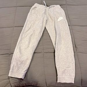 Nike Boys’ Sportswear Club Fleece Pants Size YM in Heather Grey